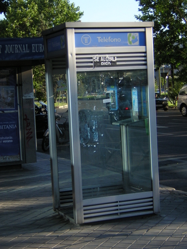 cabina de teléfono antigua