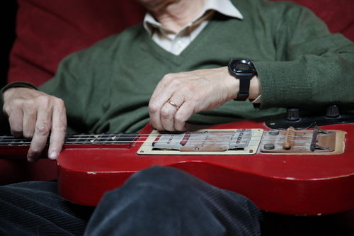 Guitarra eléctrica construida por Carlos Rey